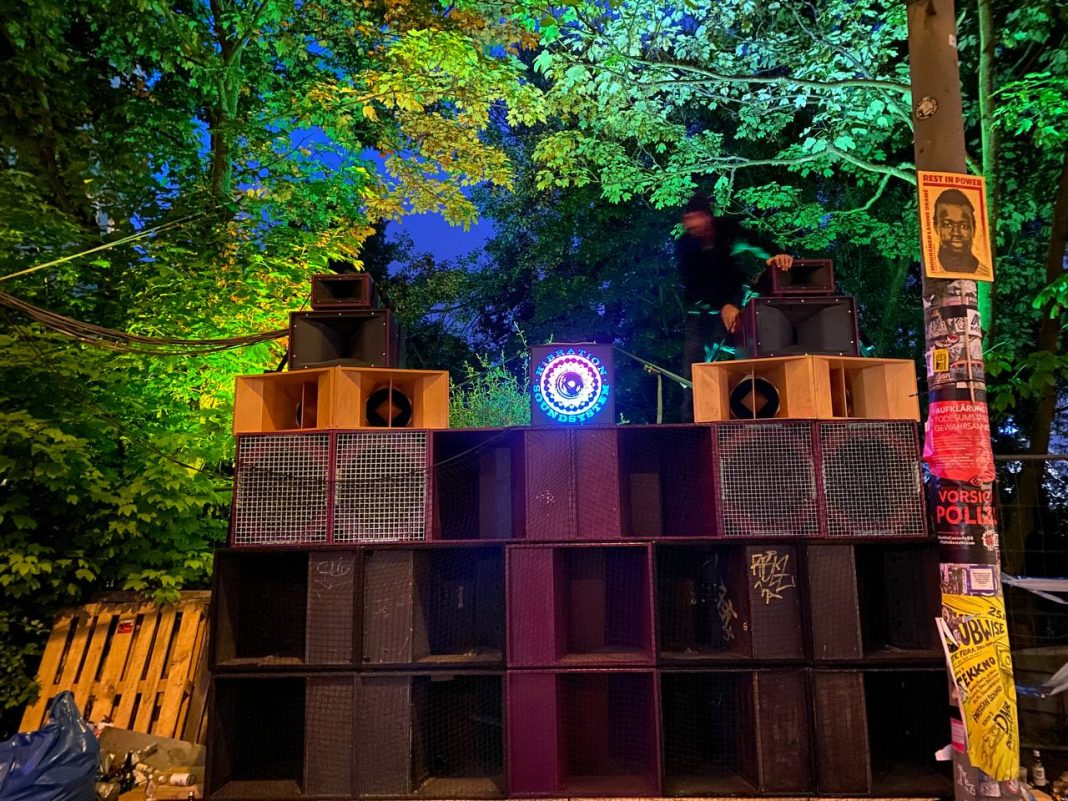 Hibration Soundsystem beim Alternativen Antirassistischen Hafengeburtstag 2024