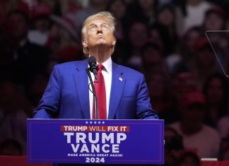 Trump wirbt in New York um Wählerstimmen Trump bei Wahlkampf in New York.