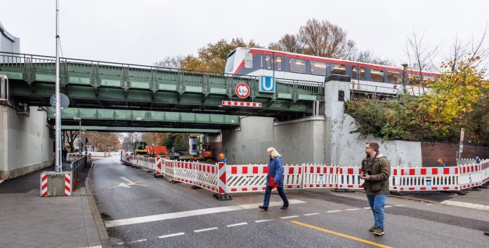 Die U1 ist bis Sonntag zwischen Wandsbek-Gartenstadt und Farmsen gesperrt. Foto: Markus Scholz/dpa