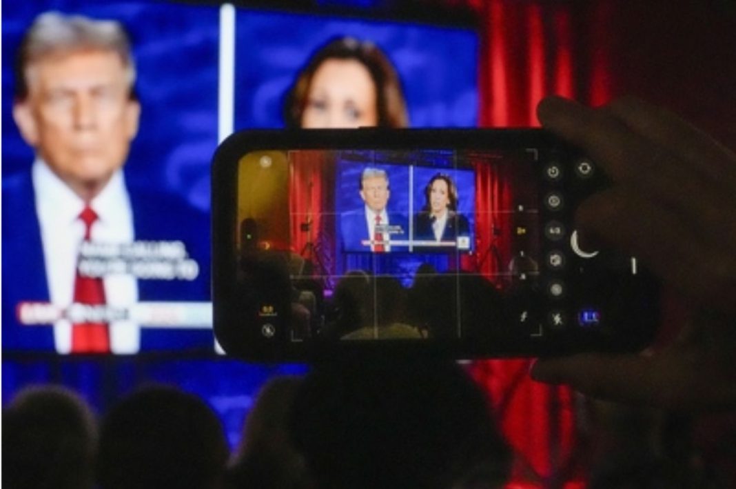 US-Wahl Kandidaten Donald Trump und Kamala Harris, fotografiert durch eine Kamera.