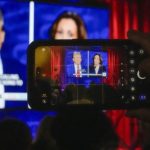 Wie die US-Wahl Deutschland und Europa beeinflusst US-Wahl Kandidaten Donald Trump und Kamala Harris, fotografiert durch eine Kamera.