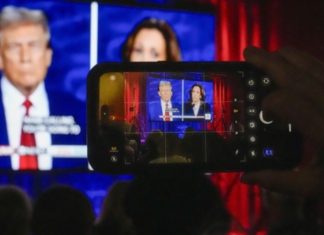 Wie die US-Wahl Deutschland und Europa beeinflusst US-Wahl Kandidaten Donald Trump und Kamala Harris, fotografiert durch eine Kamera.