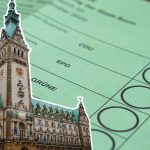 Bürgerschaftswahl könnte vorgezogen werden Bundestags- und Bürgerschaftswahl: Zu sehen ist das Hamburger Rathaus. Im Hintergrund ist ein Wahlzettel zu sehen. Darauf stehen die Parteien CDU, Grüne und SPD
