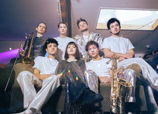 Funkband Tilar: Vocals aus dem Kleiderschrank Bild der Band Tilar.