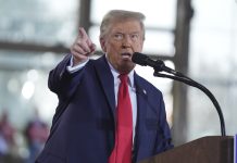 Zölle bis zu 100 Prozent: Trump droht Mexiko Donald Trump bei einer Wahlkampfrede