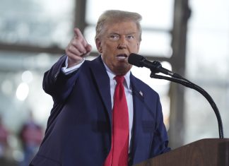 Zölle bis zu 100 Prozent: Trump droht Mexiko Donald Trump bei einer Wahlkampfrede