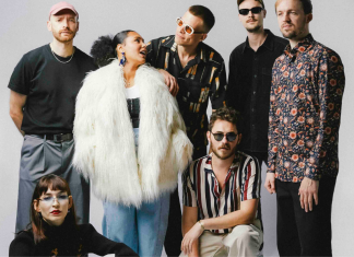 Combo Aspik: Clubmusik bei einem Jazzfestival? Combo Aspik: Die Funkband mit ihren sieben Mitglieder*innen. Titelbild: Yvonne Schmedemann @ÜBERJAZZ FESTIVAL