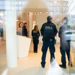 Engel & Völkers: Verdacht auf Scheinselbständigkeit Durchsungen in Hamburg: Immobilenunternehmen Engel & Völkers wurde durchsucht. Foto: Jonas Walzberg/dpa