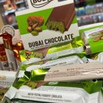 Schokolade für Konsum-Maskottchen Mittlerweile ist Dubai Schokolade auch für knapp 7 Euro pro Riegel in deutschen Supermärkten zu finden. Foto: Lara Kitzinger