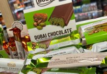 Schokolade für Konsum-Maskottchen Mittlerweile ist Dubai Schokolade auch für knapp 7 Euro pro Riegel in deutschen Supermärkten zu finden. Foto: Lara Kitzinger