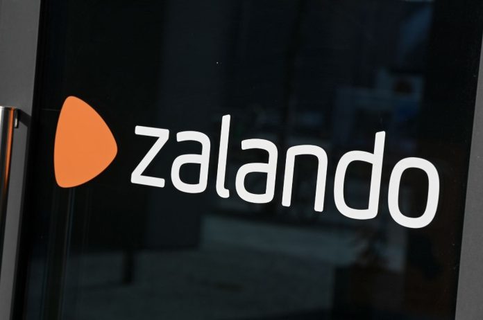 Das Logo des Unternehmens Zalando. Der Modekonzern will den Konkurrenten About You aufkaufen.