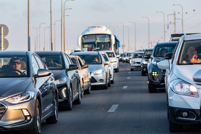 Autos im Stau. Foto: Ri Butov/Pixabay.