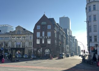 Von Legenden und Geschichten: Die Davidwache wird 110 Die Davidwache auf der Reeperbahn.