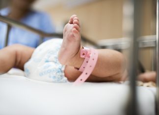 Geburtenrate sinkt: Weniger Babys in Hamburg 2024 In Hamburg sinkt Jahr für Jahr die Geburtenrate. Dabei kommen die meisten Neugeborenen in einigen wenigen Kliniken zur Welt.