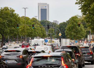 Hamburger Autofahrer verlieren 44 Stunden im Stau Hamburger Autofahrer*innen verlieren 44 Stunden im Stau