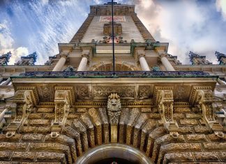 Bürgerschaftswahl: Was planen die Parteien für die Wirtschaft? Ein Foto vom Hamburger Rathaus.