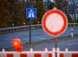 Kreuz Bargteheide: A21 und A1 wieder frei Eine Autobahnbaustelle bei Bargteheide, bei der die Zufahrt verboten ist. Foto: Jonas Walzberg/dpa.