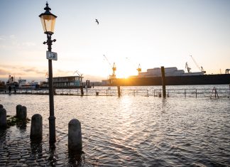 Sturmflutwarnung: Wasser an der Elbe steigt schon wieder Sturmflutwarnung: Wasser der Elbe steigt erneut