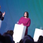 Erstes Triell der Hamburger Parteien endet unentschieden Bild von Peter Tschentscher (SPD), Katharina Fegebank (Bündnis 90/Die Grünen) und Dennis Thering (CDU) bei der Diskussionsrunde "Das Triell" zur Bürgerschaftswahl im Börsensaal der Handelskammer Hamburg.