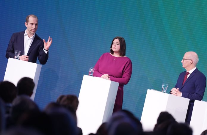 Bild von Peter Tschentscher (SPD), Katharina Fegebank (Bündnis 90/Die Grünen) und Dennis Thering (CDU) bei der Diskussionsrunde 