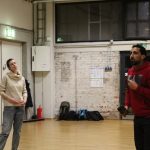 Ringtanz Dabke Trainer Ahmad und Kursbesuchende Foto_Rahel_Calé