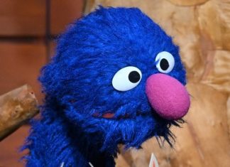 Sprecher und Schauspieler Karl-Ulrich Meves verstorben Die Puppe der Sesamstraße namens Grobiu wurde 30 Jahre lang von Meves synchronisiert.