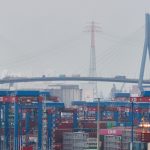 Vollsperrung der Köhlbrandbrücke am Wochenende Köhlbrandbrücke am Hamburger Hafen mit Containern.