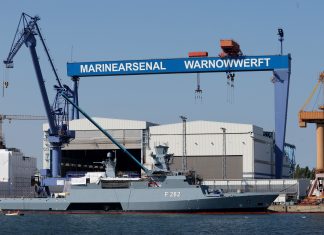 Schiffbau meldet stärkstes Jahr seit 2019 Im Marinearsenal Warnowwerft in Rostock-Warnemünde liegt die Korvette "Erfurt" der Deutschen Marine.