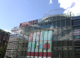 Bye, bye „Jupiter”: Das Ende des Kreativplaneten Das alte Karstadt-Kaufhaus mit dem Schriftzug "Jupiter"