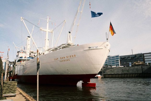 Die Cap San Diego liegt an ihrem Platz an der Überseebrücke.