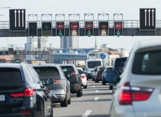 Elbtunnel und A7 werden gesperrt Viele Auto stehen im Stau