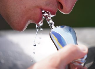 Trinkwasserbrunnen: Wo ihr euch in Hamburg erfrischen könnt Trinkwasser finden die Menschen in Hamburg an den heißen Tagen an über 50 Standorten.