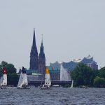 J70 Segelboote vor Elphi