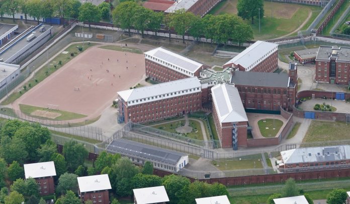 Blick auf die Justizvollzugsanstalt Fuhlsbüttel von oben.