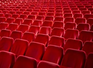 Kurzfilm Festival Hamburg startet Ein Saal voller roter Stühle