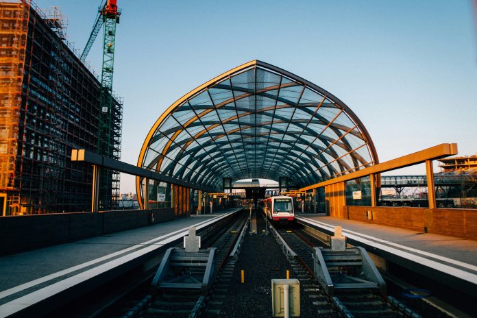 Die U-Bahn Station Hafencity. Die U-Bahn Station Hafencity. Der UITP Kongress in Hamburg befasst sich mit Themen wie Nahverkehr, U-Bahn-Betrieb im 100-Sekunden-Takt, Sicherheit im öffentlichen Verkehr und vielen weiteren.