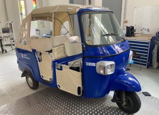 Warum die HAW Hamburg eine E-Rikscha baut Die E-Rischka mit drei Rädern und einem blau-cremefarbenen Anstrich.