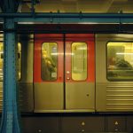 U1: Teilsperrungen bis Ende November Bild einer U-Bahn in Hamburg als Symbolbild für die Teilsperrung der U1-Strecke.