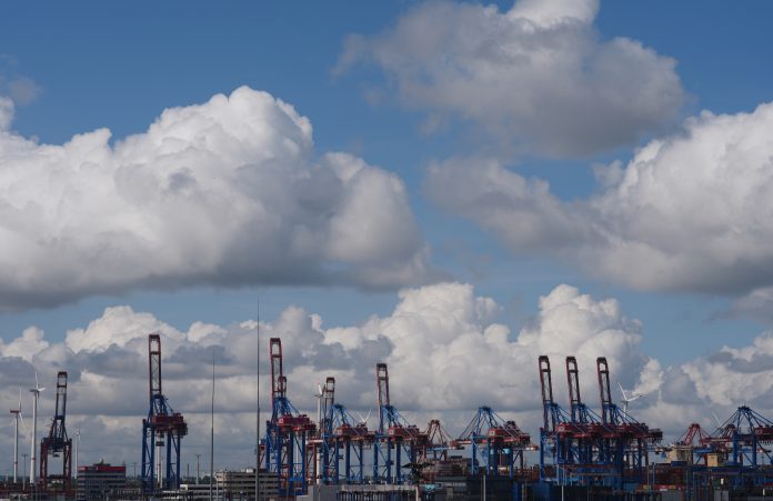 Die Containerbrücken im Container Terminal Burchardkai (CTB) im Hamburger Hafen.