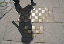 Kleiner Stein, große Wirkung? Schatten über Stolpersteinen
