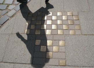Kleiner Stein, große Wirkung? Schatten über Stolpersteinen