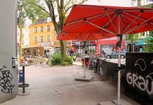 Gastro-Streit in Hamburg: Zwischen Wohnruhe und Großstadtleben Außenterrasse vor der Pelican bar auf St. Pauli