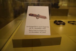 Im MARKK werden die Benin-Bronzen in einem Ausstellungsraum thematisiert.
