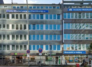 Zehn Jahre Mietpreisbremse in Hamburg Ein Bürogebäude mit vielen Fenstern. Es ist die Geschäftsstelle des Mietervereins zu Hamburg am Berliner Tor.