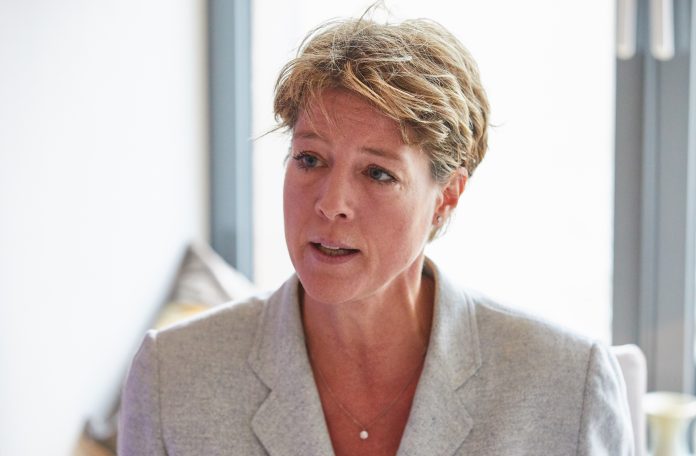 Ein Bild der Unternehmerin Christina Block. Sie trägt einen grauen Blazer und hat kurze, blonde Haare.
