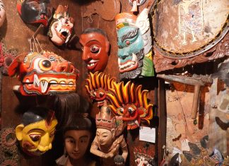 Harrys Hafenbasar: Fundus, Forschung, Farbanschlag Harry Hamburger Hafenbasar besitzt über 300.000 Objekte aus aller Welt.