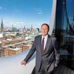 Kein Hamburger Mitglied in der SPD-Parteispitze Brosda steht in der Hamburger Elbphilharmonie, nicht im SPD-Parteivorstand.