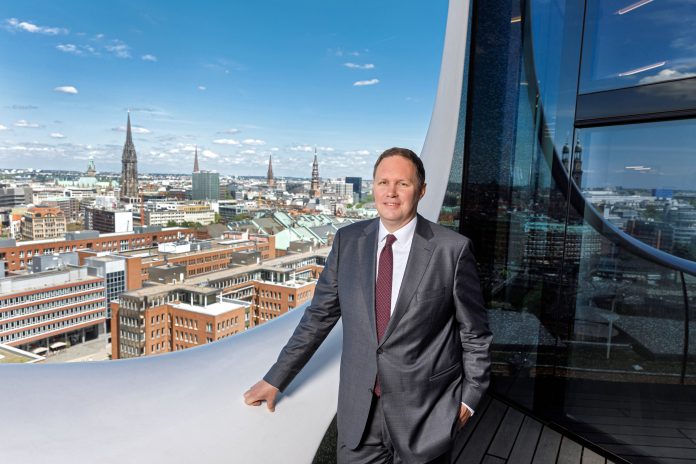 Brosda steht in der Hamburger Elbphilharmonie, nicht im SPD-Parteivorstand.