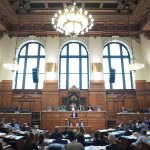 Verfassungsschutz soll Bewerbende für den öffentlichen Dienst prüfen Eine Sitzung der Hamburger Bürgerschaft im Rathaus. Dort wird bald über die neue Prüfmöglichkeit des Verfassungsschutz diskutiert.