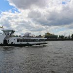 Dockland: Fähranleger für einen Monat gesperrt Ein Bild eine Hamburger Hafenfähre auf der Elbe. Der Anleger Dockland kann nicht mehr angefahren werden.